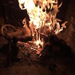 Δωμάτια σε οικογενειακή κατοικία Purple House *