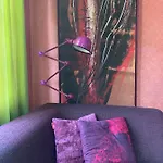 Δωμάτια σε οικογενειακή κατοικία Purple House