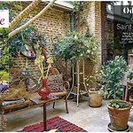 Δωμάτια σε οικογενειακή κατοικία Purple House *